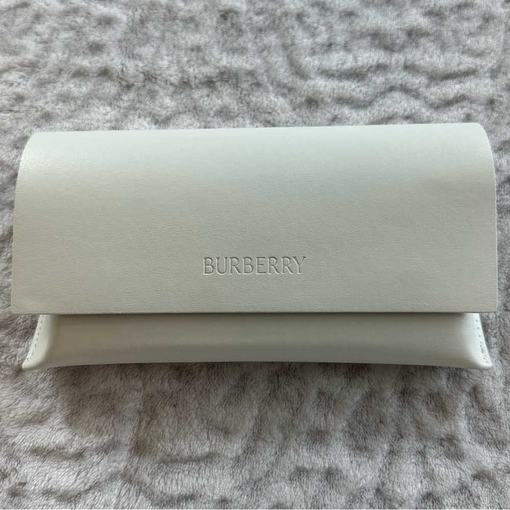 ✨EUC✨RARE✨Burberry Aviator Sunglasses Large Case Only White No Glasses